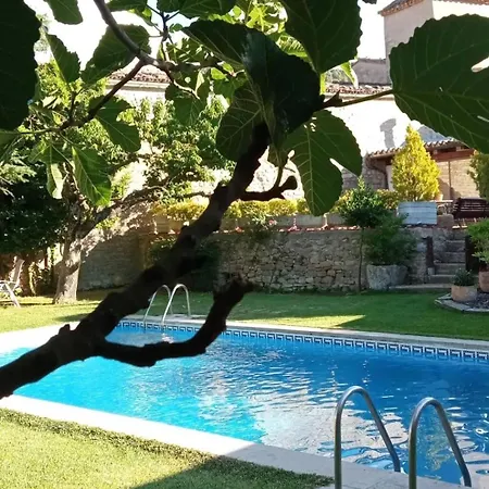 Casa Con Piscina 1hr Barcelona Holiday home Jorba